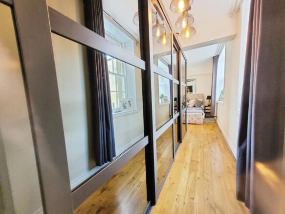 2 bed Flat for sale Image 6