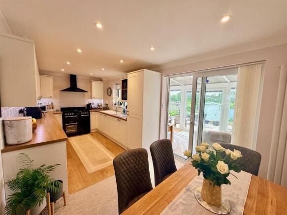 KITCHEN/DINER