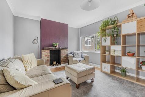 Avondale Avenue, Staines-upon-Thames, TW18