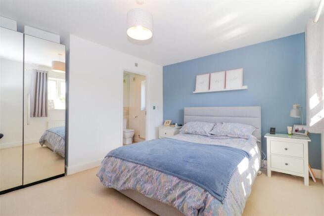 3 bed Detached for sale Image 8