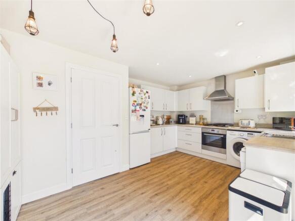3 bed Semi-Detached for sale Image 5