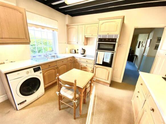 Kitchen 1.jpg