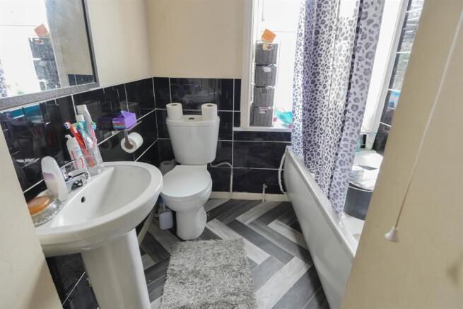 BATHROOM/WC