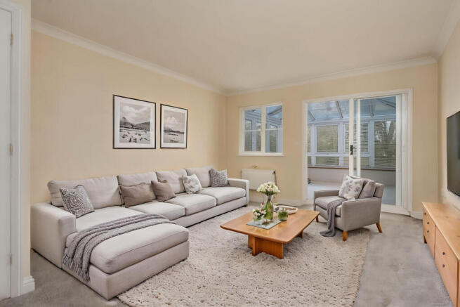 Sitting Room / Dining Room