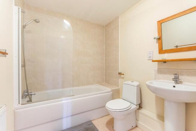 2 bed Flat to rent Image 7