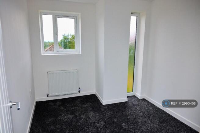 5 bed Semi-Detached to rent Image 8