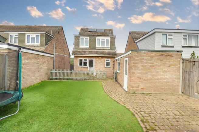 * STAR BUY * Langford Crescent, Thundersley photo 4