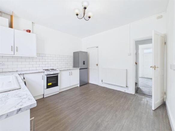 3 bed Terraced to rent Image 6