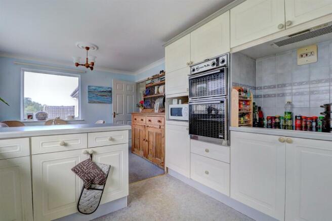 Kitchen .3.jpg