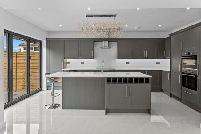 4 bed Semi-Detached for sale Image 4