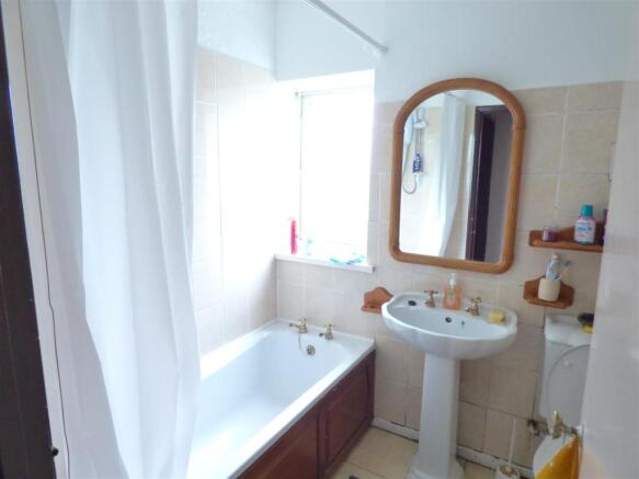 FAMILY BATHROOM