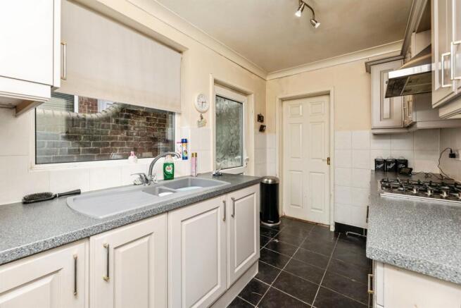 3 bed Terraced for sale Image 5
