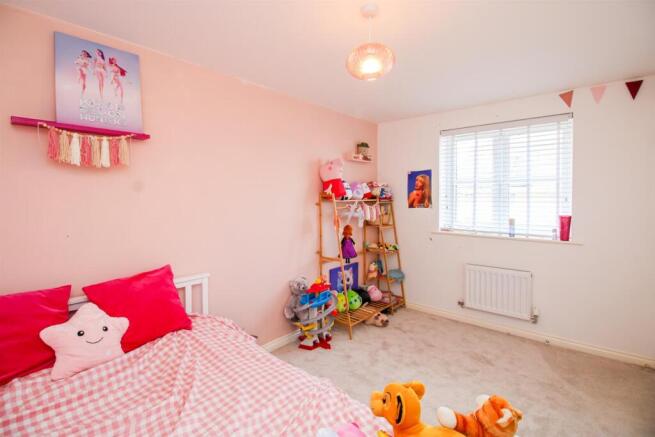 4 bed Detached for sale Image 10