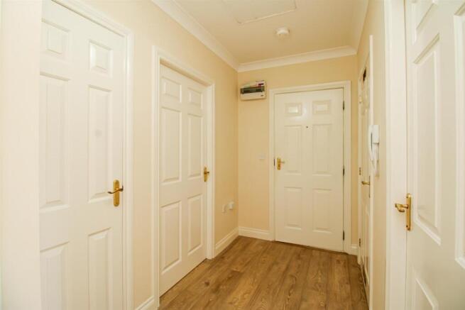 2 bed Apartment for sale Image 4
