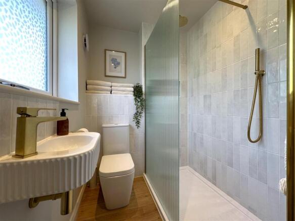 Beautiful En-Suite Shower Room 067