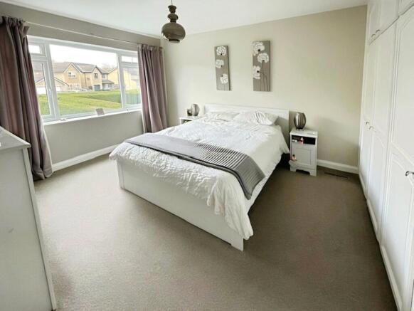 4 bed Detached for sale Image 8