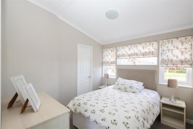 2 bed Park Home for sale Image 5