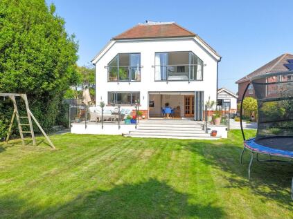 Sea Road, Barton on Sea, New Milton, BH25