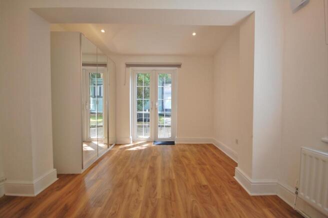 Large Double bedroom flat