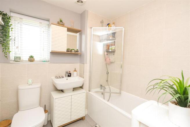 4 bed Detached for sale Image 12