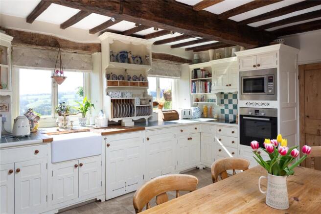 6 bed Detached for sale Image 5
