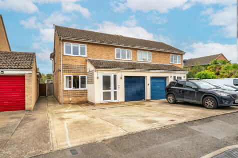 Greenfields, Earith, Huntingdon, PE28 3QZ