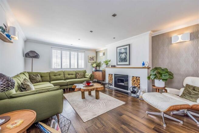 1 Christchurch Gardens, Waterlooville-Small-Portic