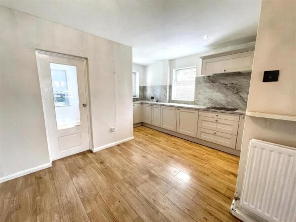 3 bed Semi-Detached for sale Image 4