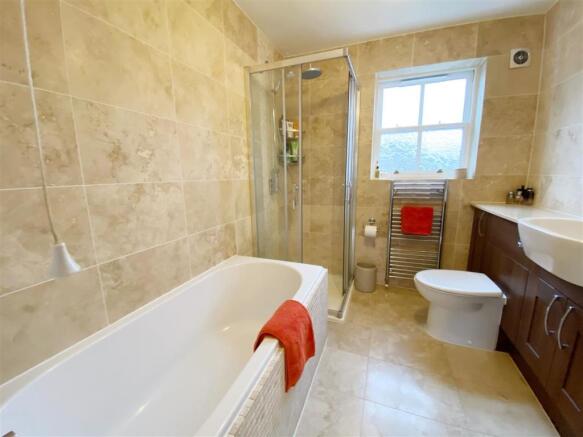 Bathroom 1.jpg