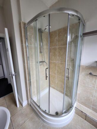 2 bed Terraced to rent Image 6