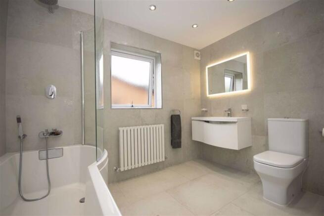 FAMILY BATHROOM