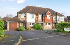 3, Anchor Close, Guildford GU3 2BT