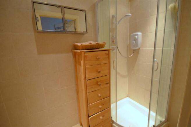SHOWER ROOM: