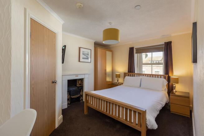 6 bed Town House for sale Image 12