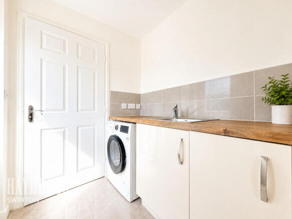 4 bed Detached for sale Image 9