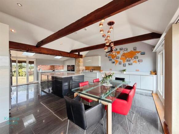 4 bed Barn Conversion for sale Image 10