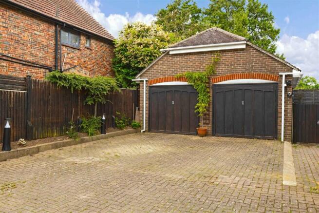 For Sale by Aspire Residential - Offington Lane