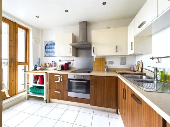 Capworth Street, Leyton, London, E10 - Więcej