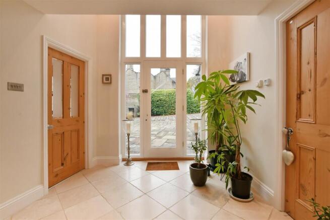 5 bed Detached for sale Image 12
