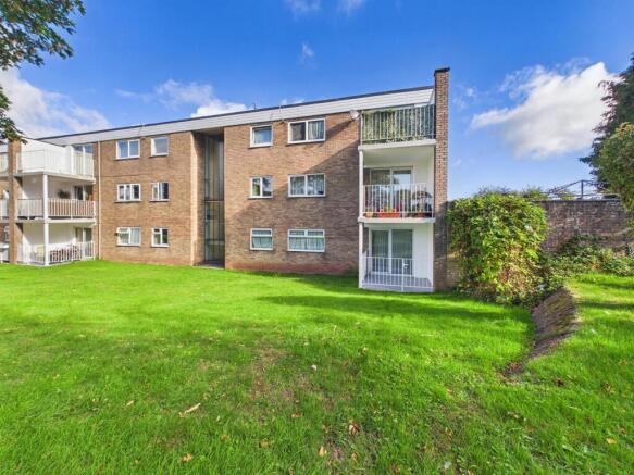 1 - two bed flat in Thornbury.jpg
