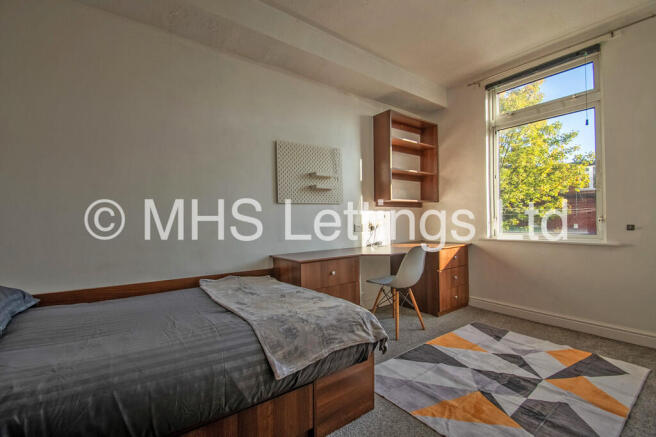 4 bed Terraced to rent Image 8