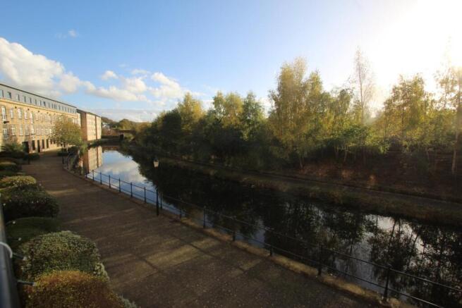 2 bed Flat to rent Image 10