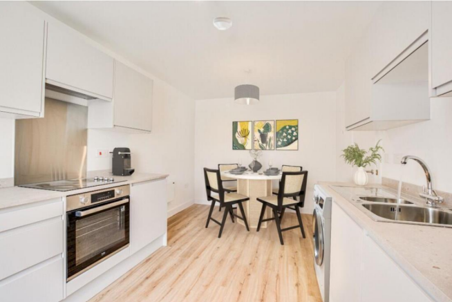 4 bed Semi-Detached to rent Image 4