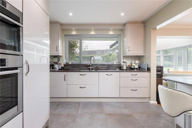 5 bed Bungalow for sale Image 5