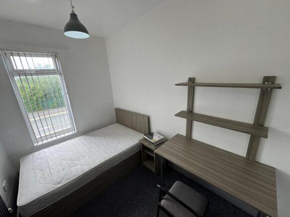 5 bed House to rent Image 12