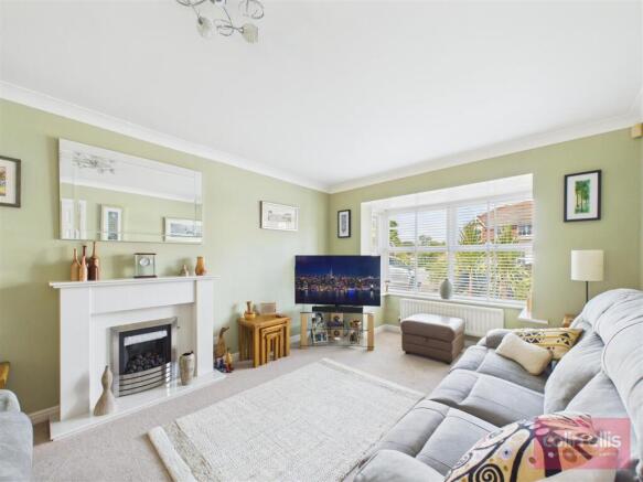 5 bed Detached for sale Image 4