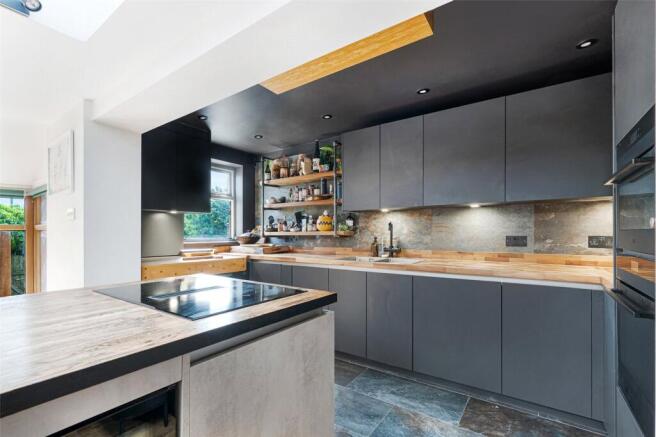 3 bed Terraced for sale Image 5