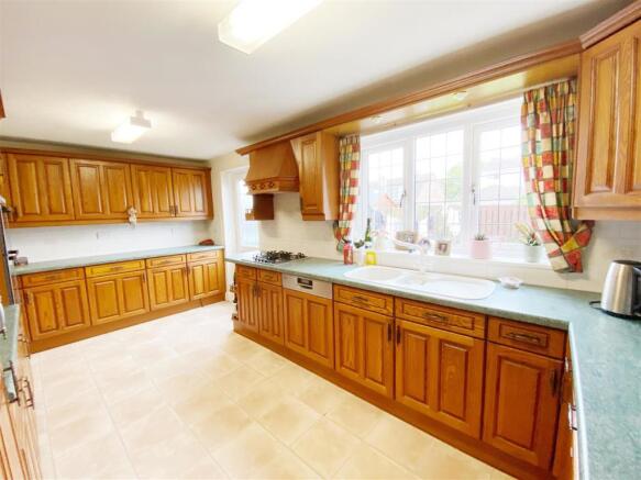Kitchen pic 1.jpg