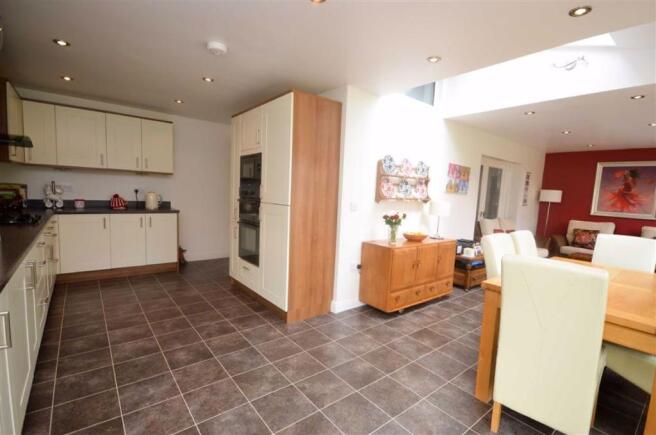 KITCHEN/DINING/SITTING ROOM