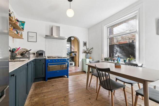 8a Grenfell Road CR4 2BY kitchen 1.jpg